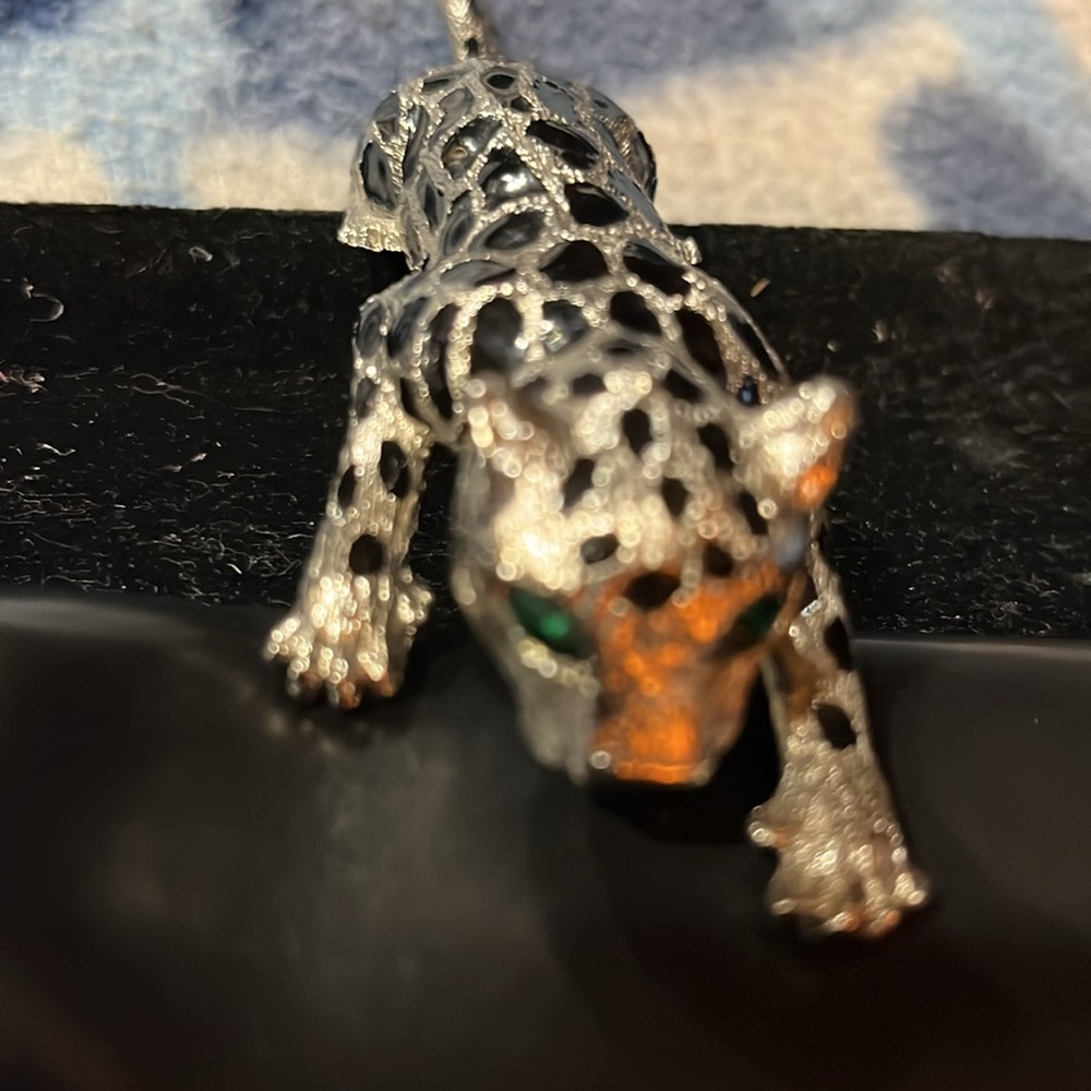 ENAMELED & JEWELED LEOPARD BROOCH W/ ARTICULATED TAIL